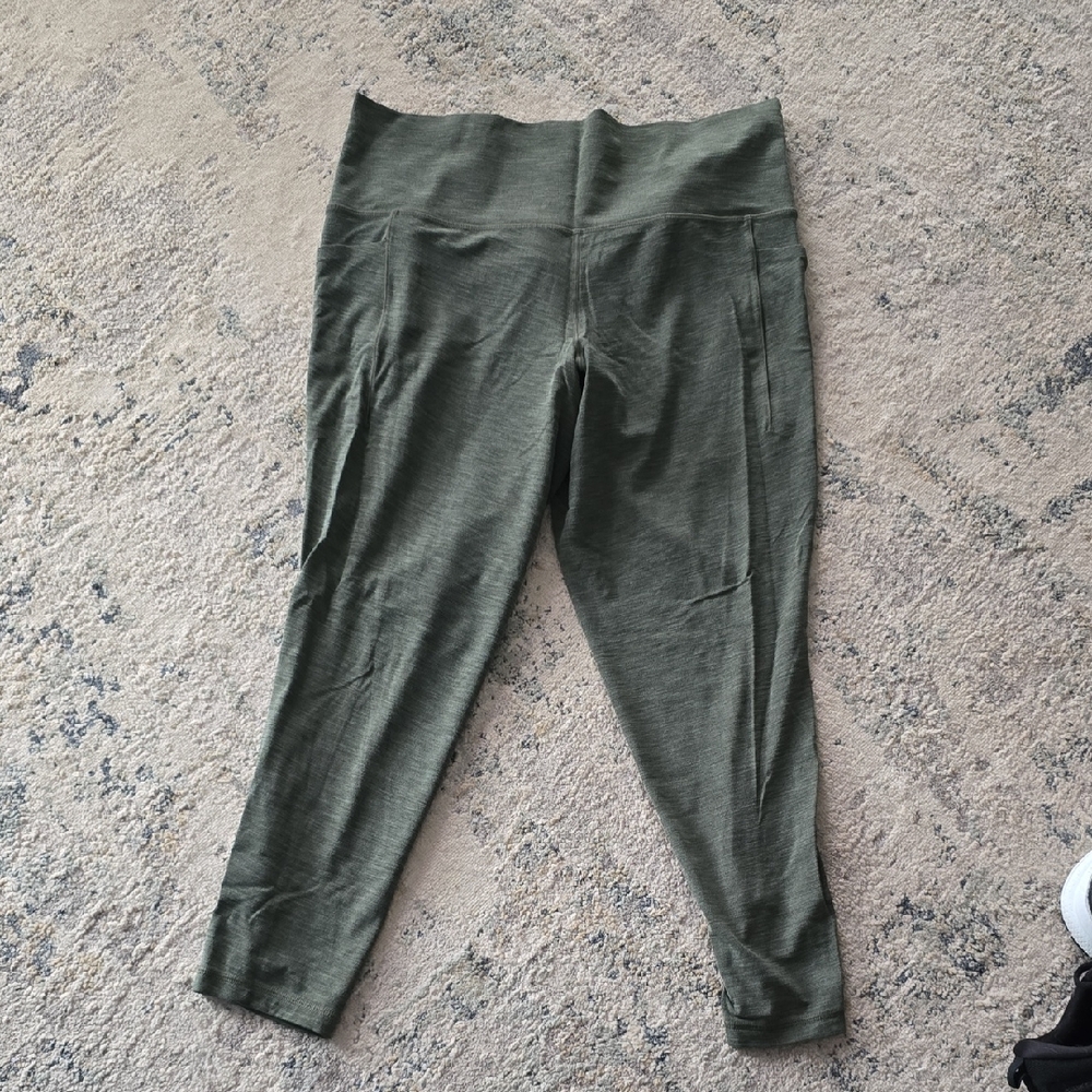Athleta Womens Salutation Stash 7/8 Tight Olive Leggings